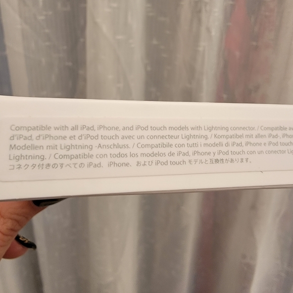 Apple Lightening to VGA Adapter New in Box - Picture 4 of 8